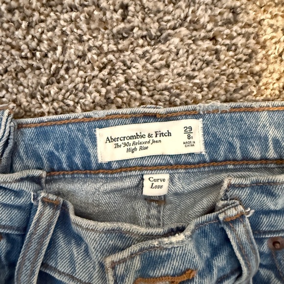 Abercrombie & Fitch High Rise 90s Relaxed Jean - Curve Love - Picture 3 of 7